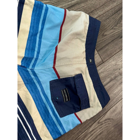 Quiksilver Eye Scallop Swim Trunks 20inch Length, Waist Size 28 - Picture 6 of 6